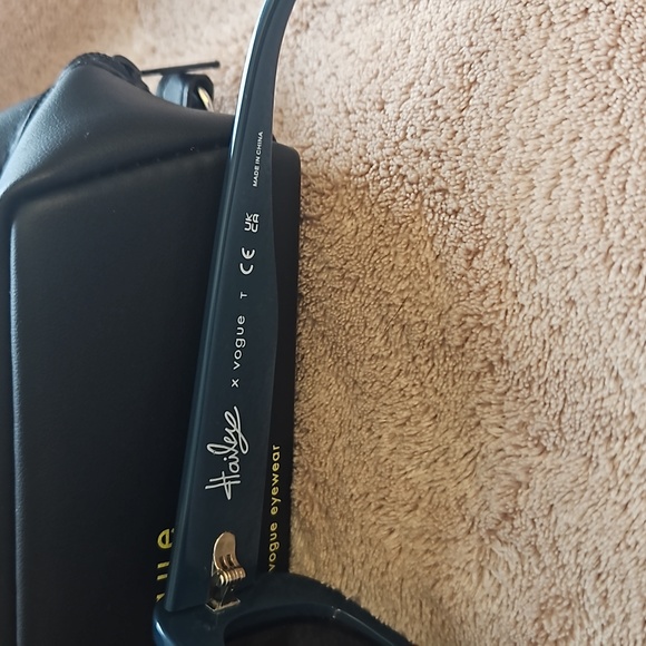 Hailey Bieber Vogue eyewear - Picture 5 of 6